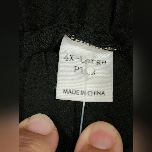 Make Me Chic black shorts with ruffle waist and scalloped hem Size 4X NEW - Picture 4 of 5